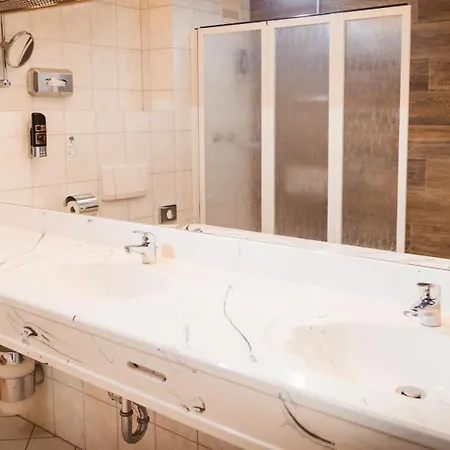 Hotel Sure By Western Rhoen Garden 4*
